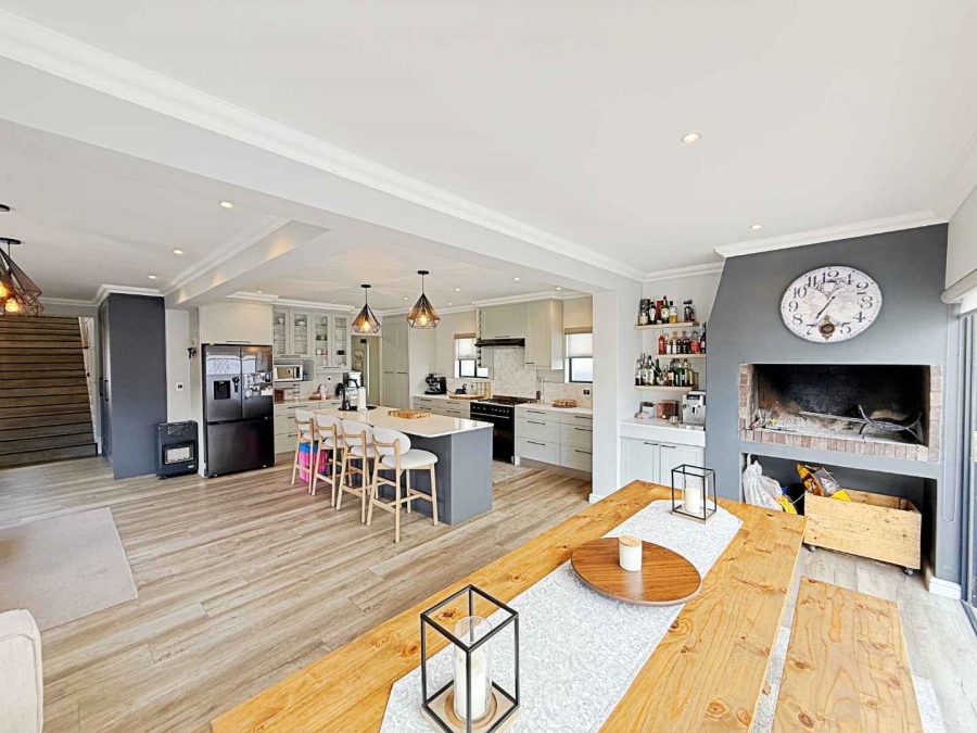 4 Bedroom Property for Sale in Calypso Beach Western Cape